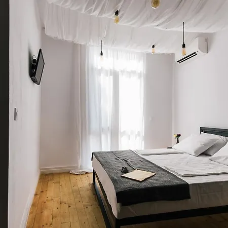 Πανσιόν Mouse House Kapana 3*